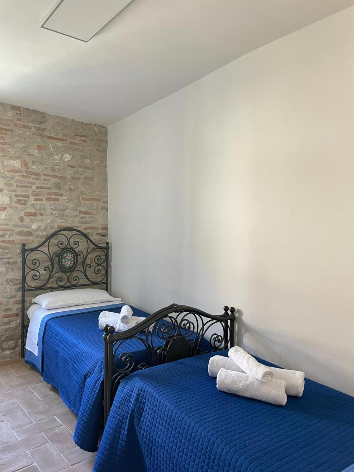 Casa La Rosa Apartment Губио Екстериор снимка